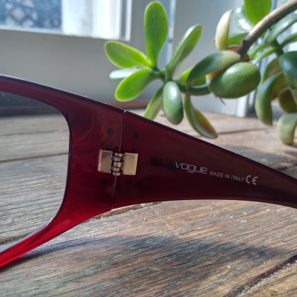 VOGUE 2409 Sunglasses - Picture 2 of 5